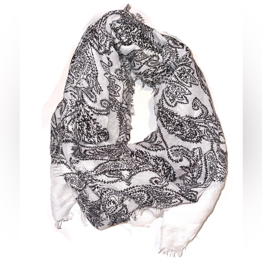 White & black paisley print scarf